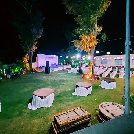 Hotel Lions Den Лонавала Экстерьер фото