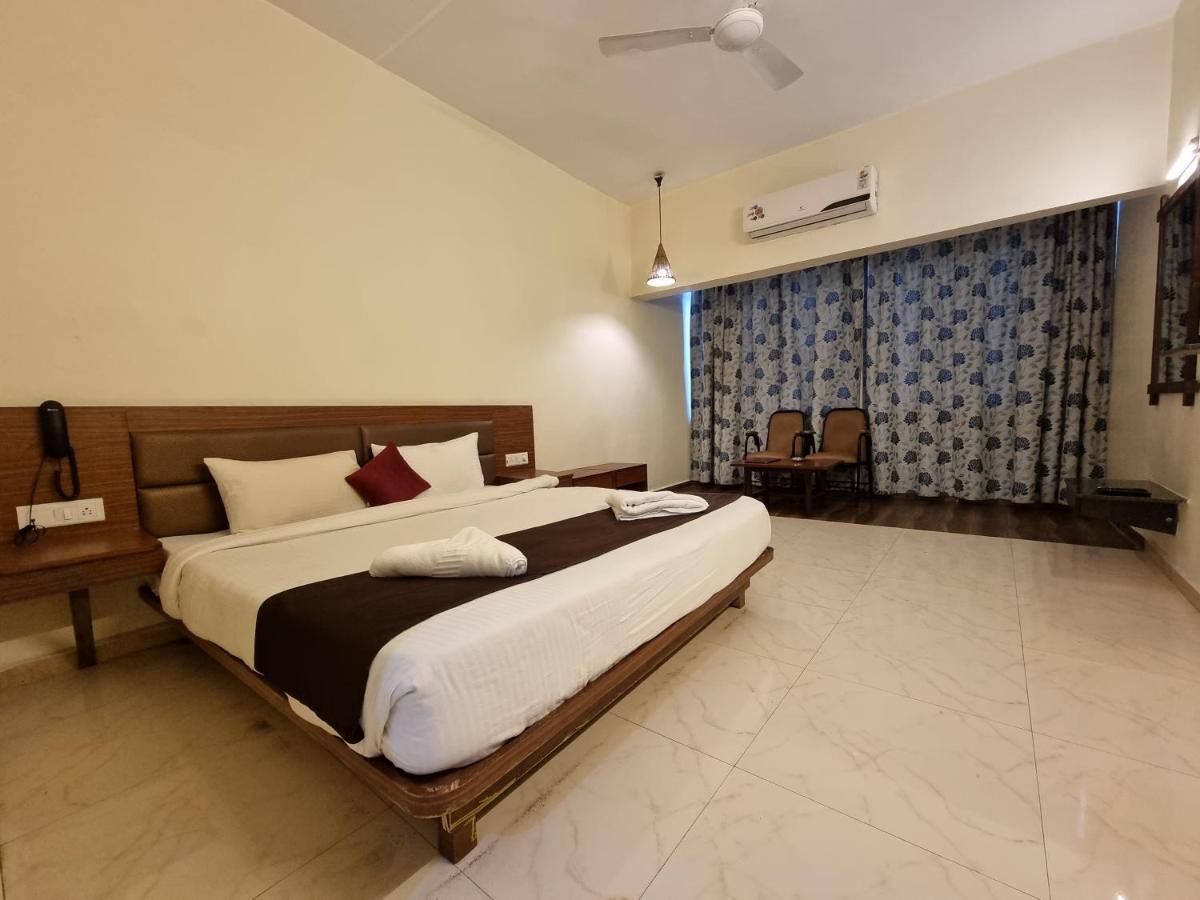Hotel Lions Den Лонавала Экстерьер фото
