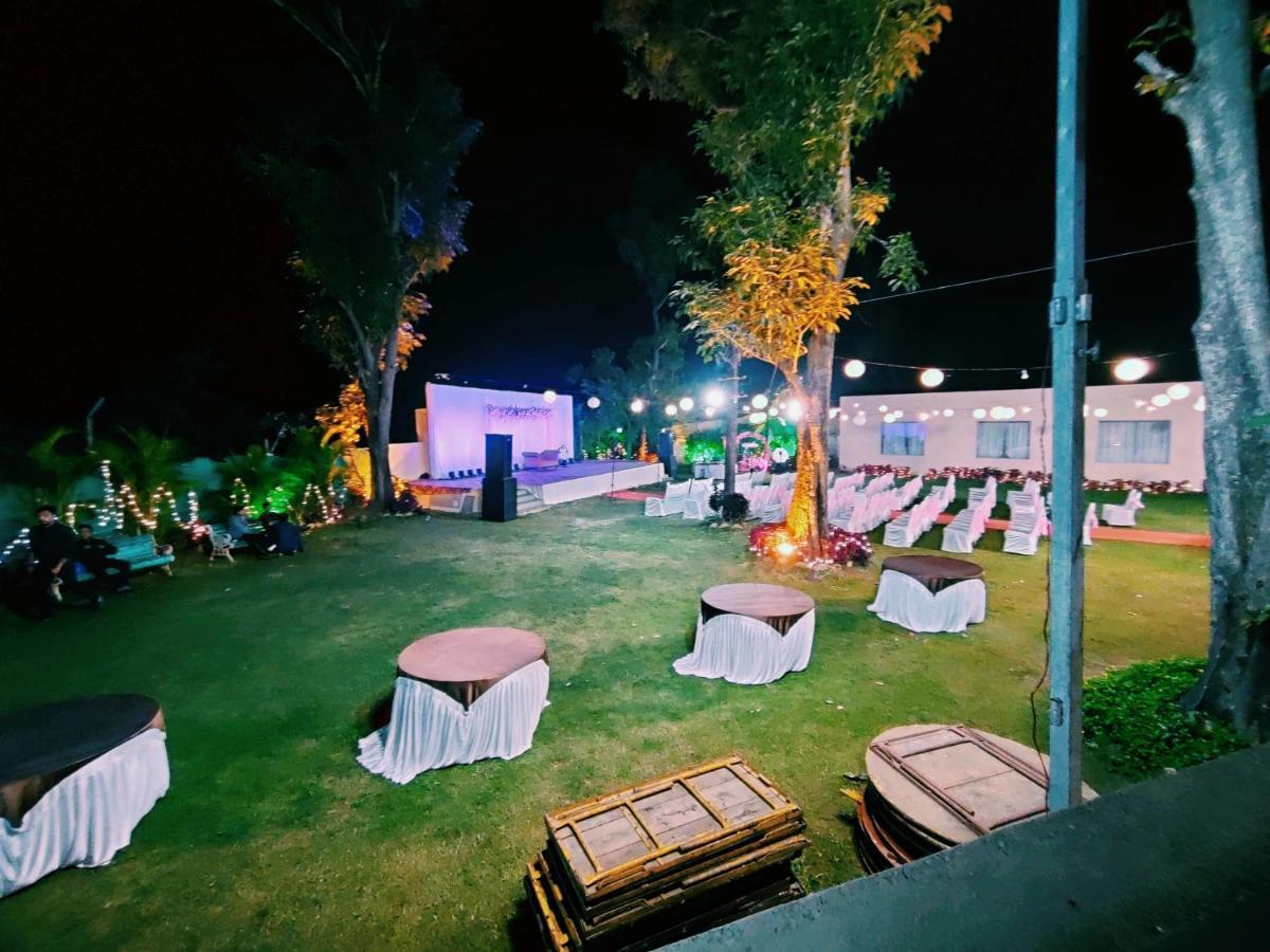 Hotel Lions Den Лонавала Экстерьер фото