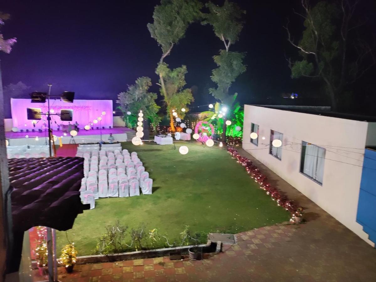 Hotel Lions Den Лонавала Экстерьер фото