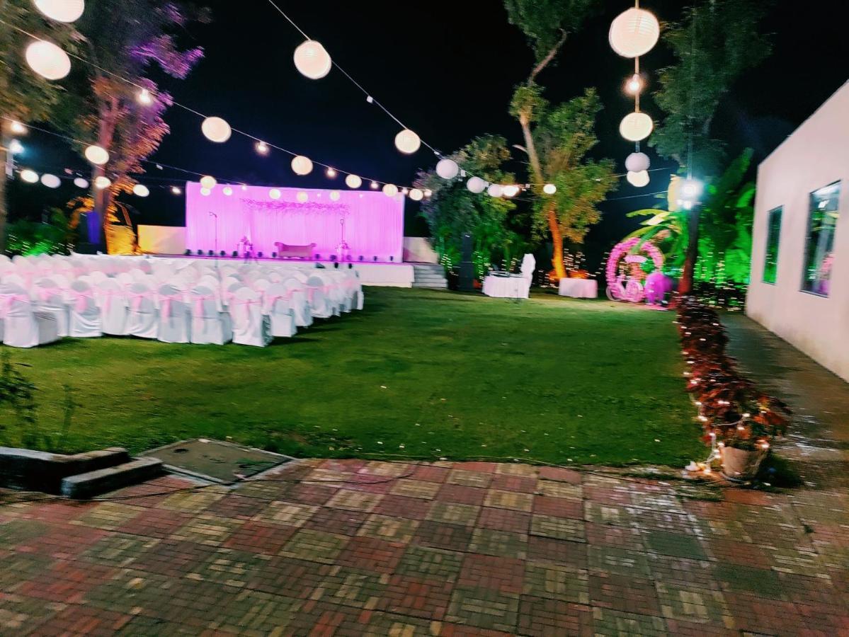 Hotel Lions Den Лонавала Экстерьер фото