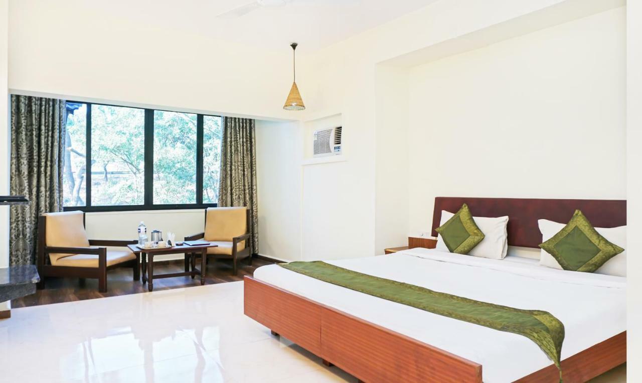 Hotel Lions Den Лонавала Экстерьер фото