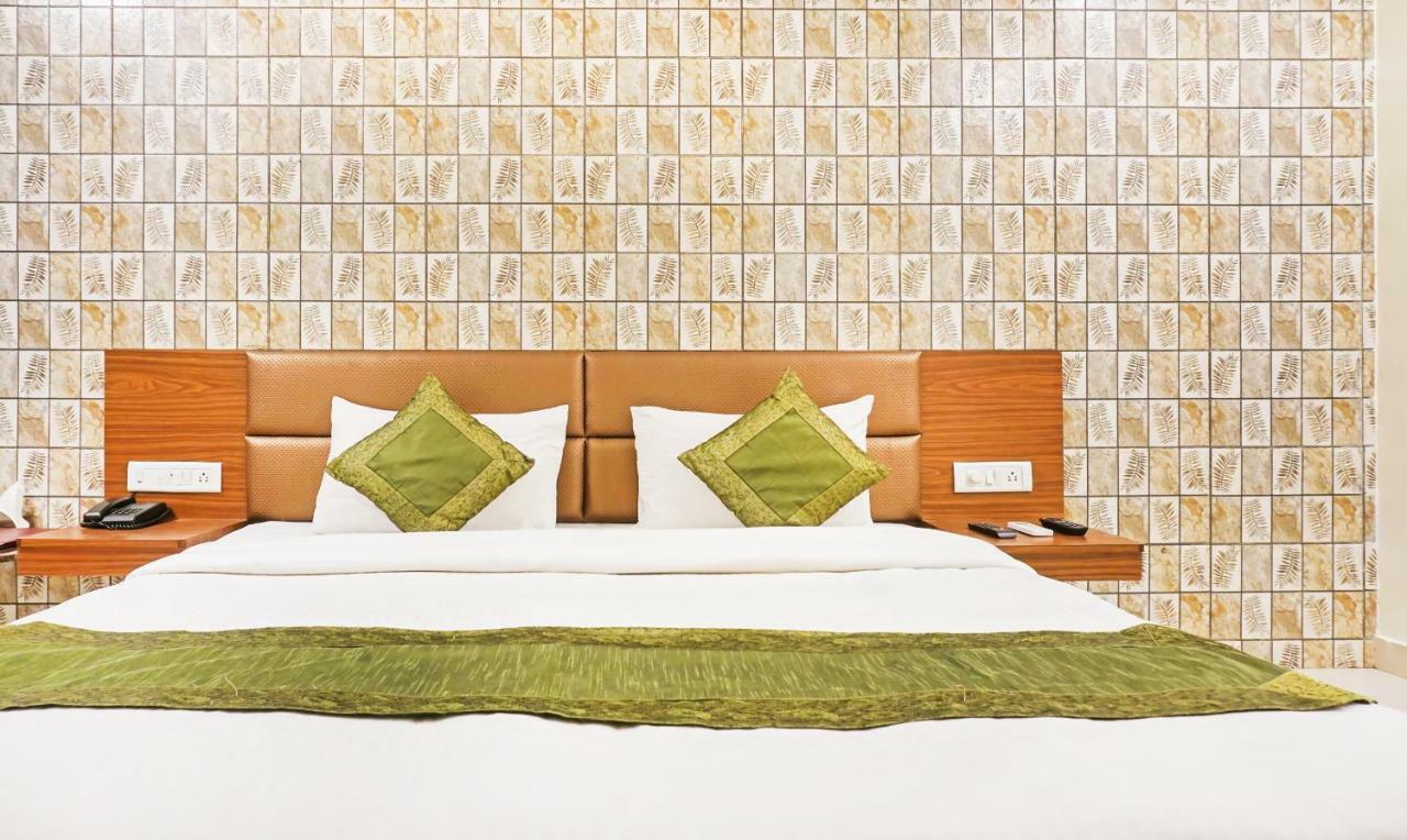 Hotel Lions Den Лонавала Экстерьер фото