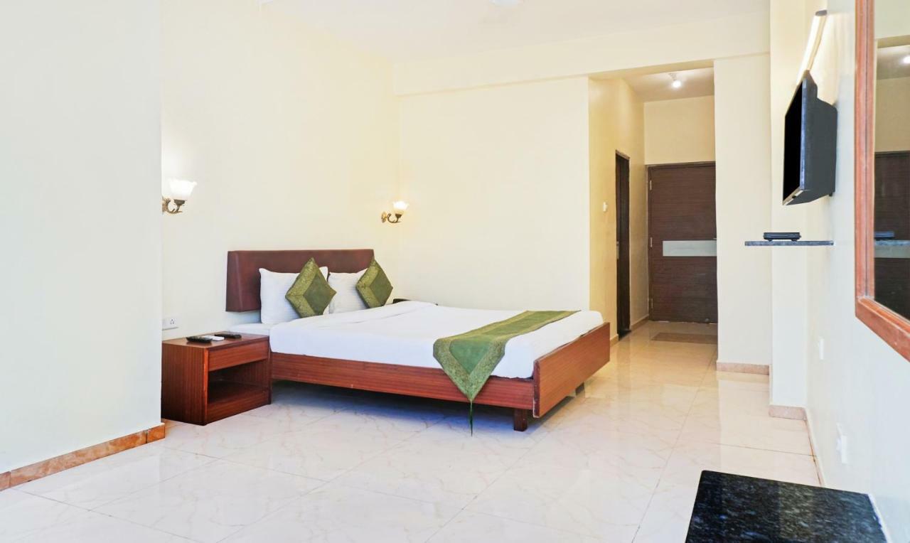 Hotel Lions Den Лонавала Экстерьер фото
