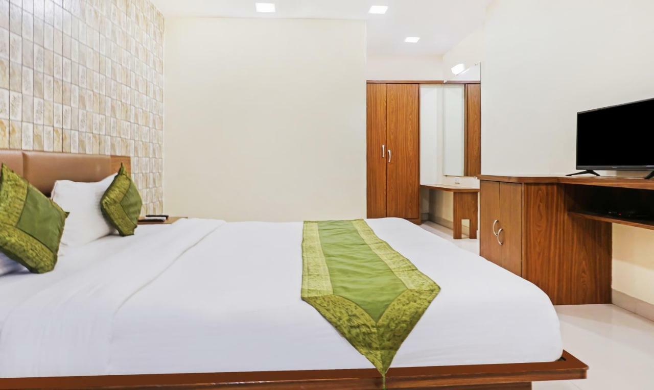 Hotel Lions Den Лонавала Экстерьер фото