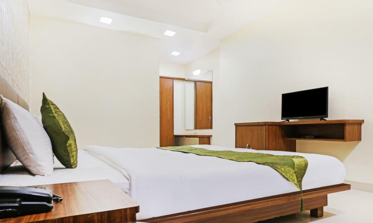 Hotel Lions Den Лонавала Экстерьер фото