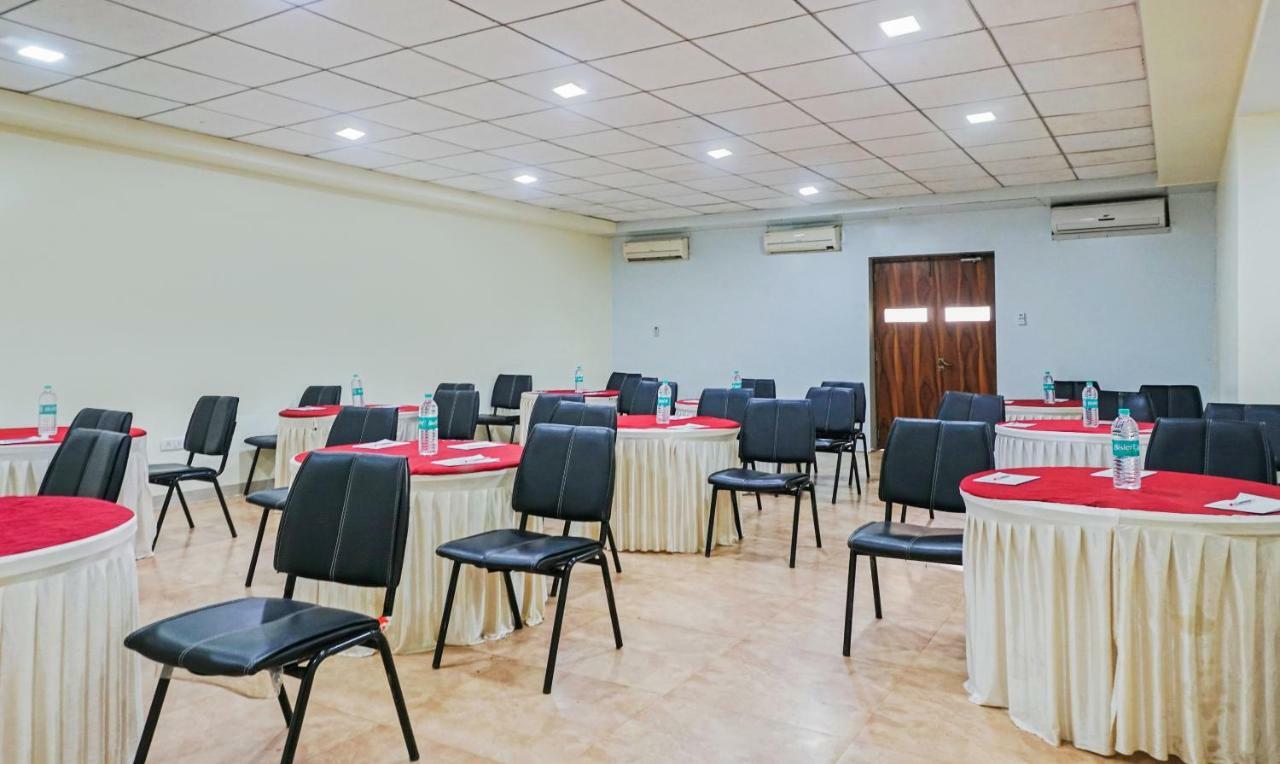 Hotel Lions Den Лонавала Экстерьер фото